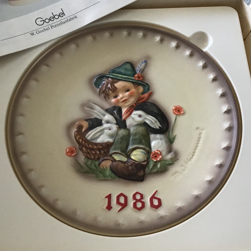 Vintage 1986 Goebel Hummel 16th Annual Collectors Plate, Estate Find- with box